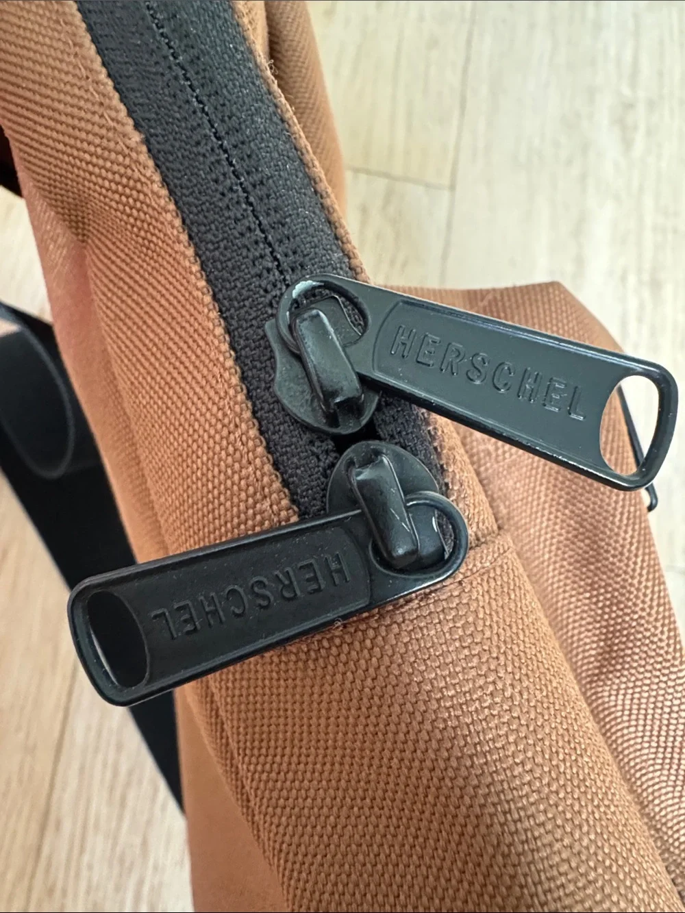 Herschel canvas slang bag